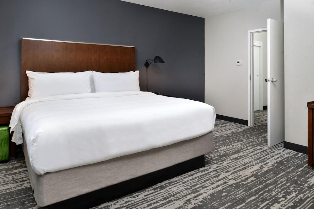 Four Points By Sheraton Midtown 3*